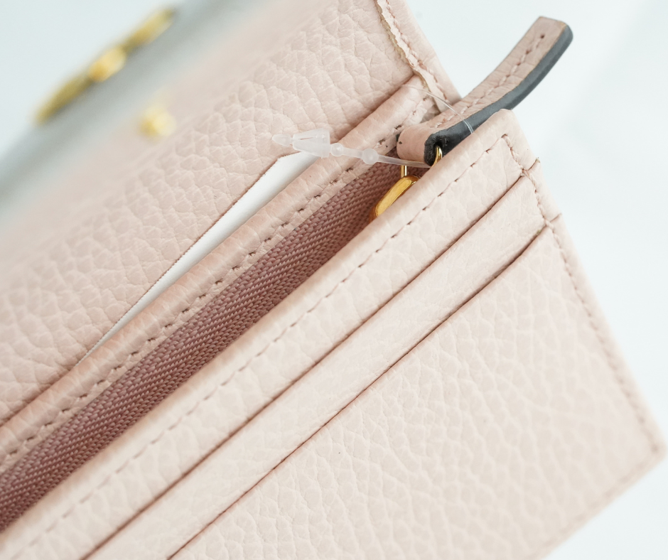 Pre-Loved Gucci Compact Bifold Wallet Leather in Gray Pink