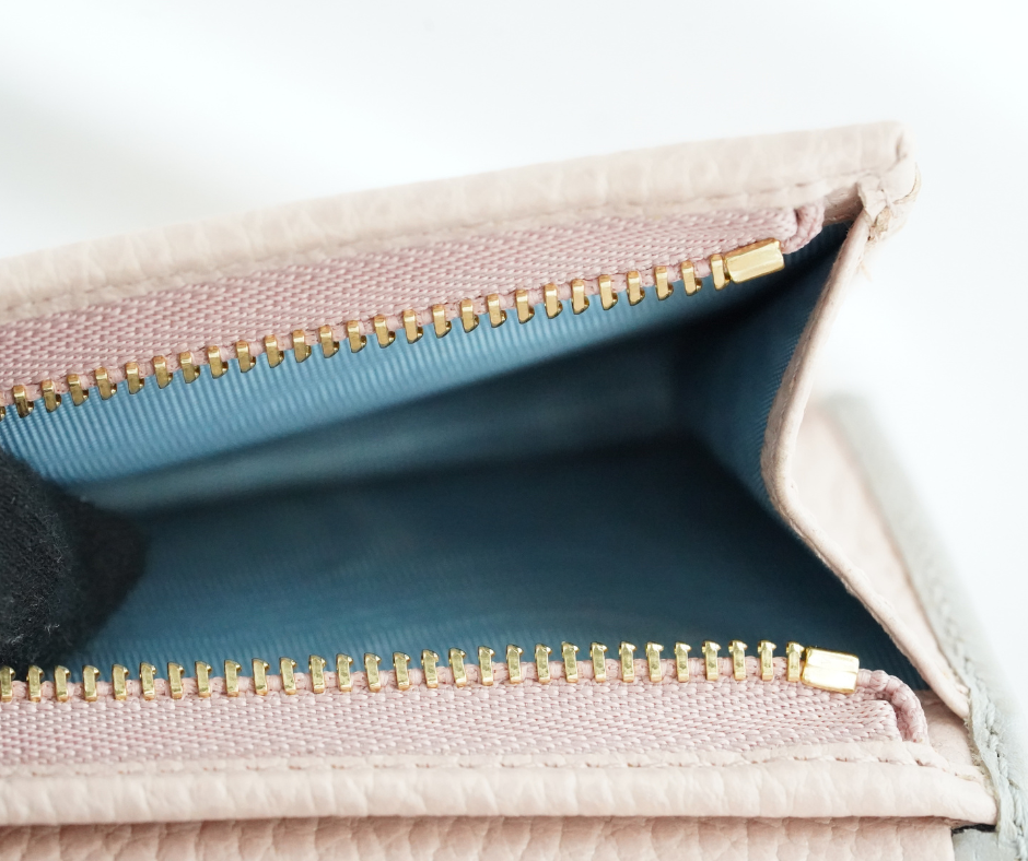 Pre-Loved Gucci Compact Bifold Wallet Leather in Gray Pink