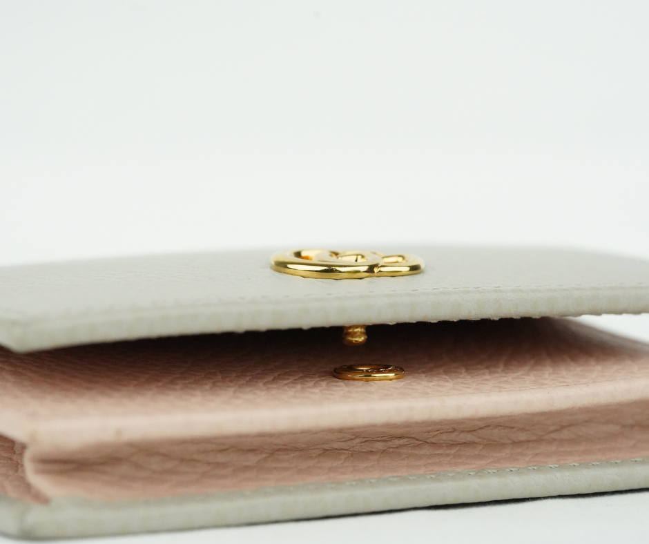 Pre-Loved Gucci Compact Bifold Wallet Leather in Gray Pink