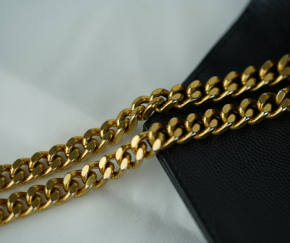 Pre-Loved Saint Laurent Grain De Poudre Matelasse Chevron Monogram Chain Wallet
