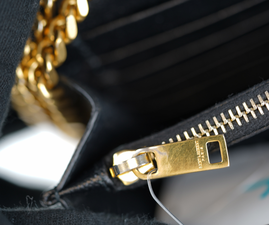 Pre-Loved Saint Laurent Grain De Poudre Matelasse Chevron Monogram Chain Wallet