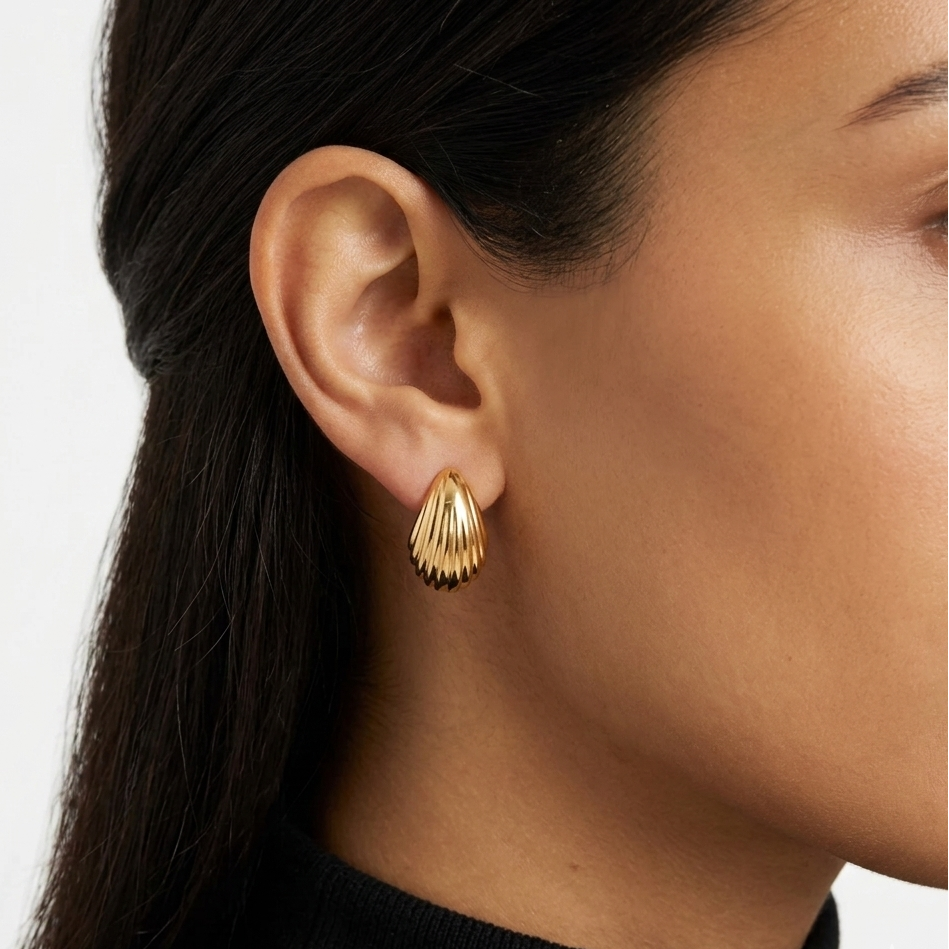 18K Japan Yellow Gold Shell Stud Earrings