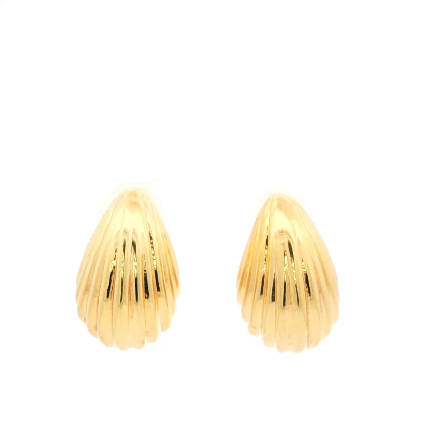 18K Japan Yellow Gold Shell Stud Earrings
